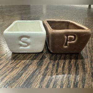 Pottery Barn • Salt And Pepper Ceramic Cellars Barbara Eigin Collection Minimal